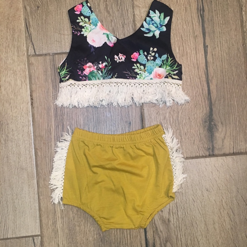 Baby girl 2-piece outfit